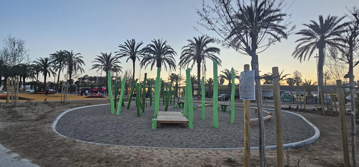 Nuevo parque infantil en el Paseo Marítimo de La Pineda