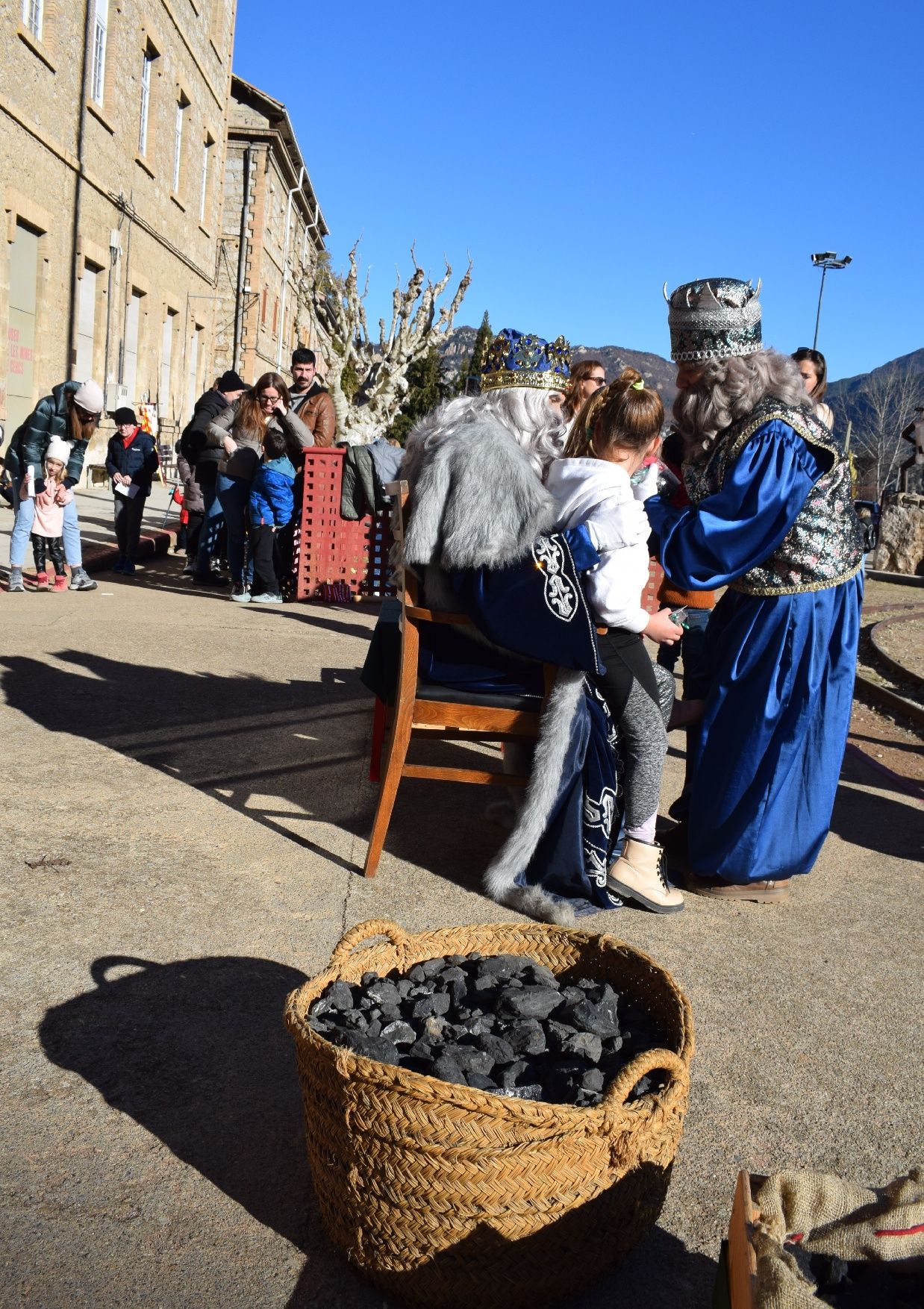 Els Reis d'Orient recullen el carbó a les mines de Cercs