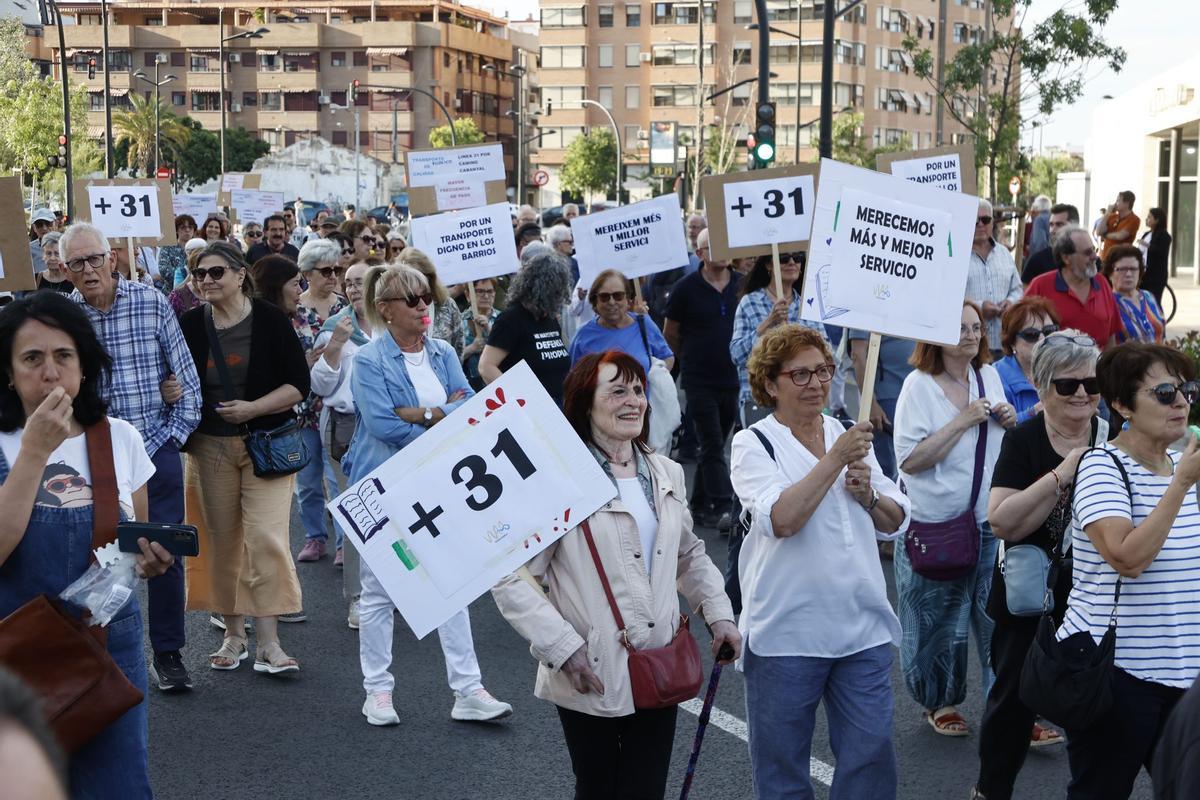 Usuarios de todas las edades han reclamado mejoras en la línea 31.