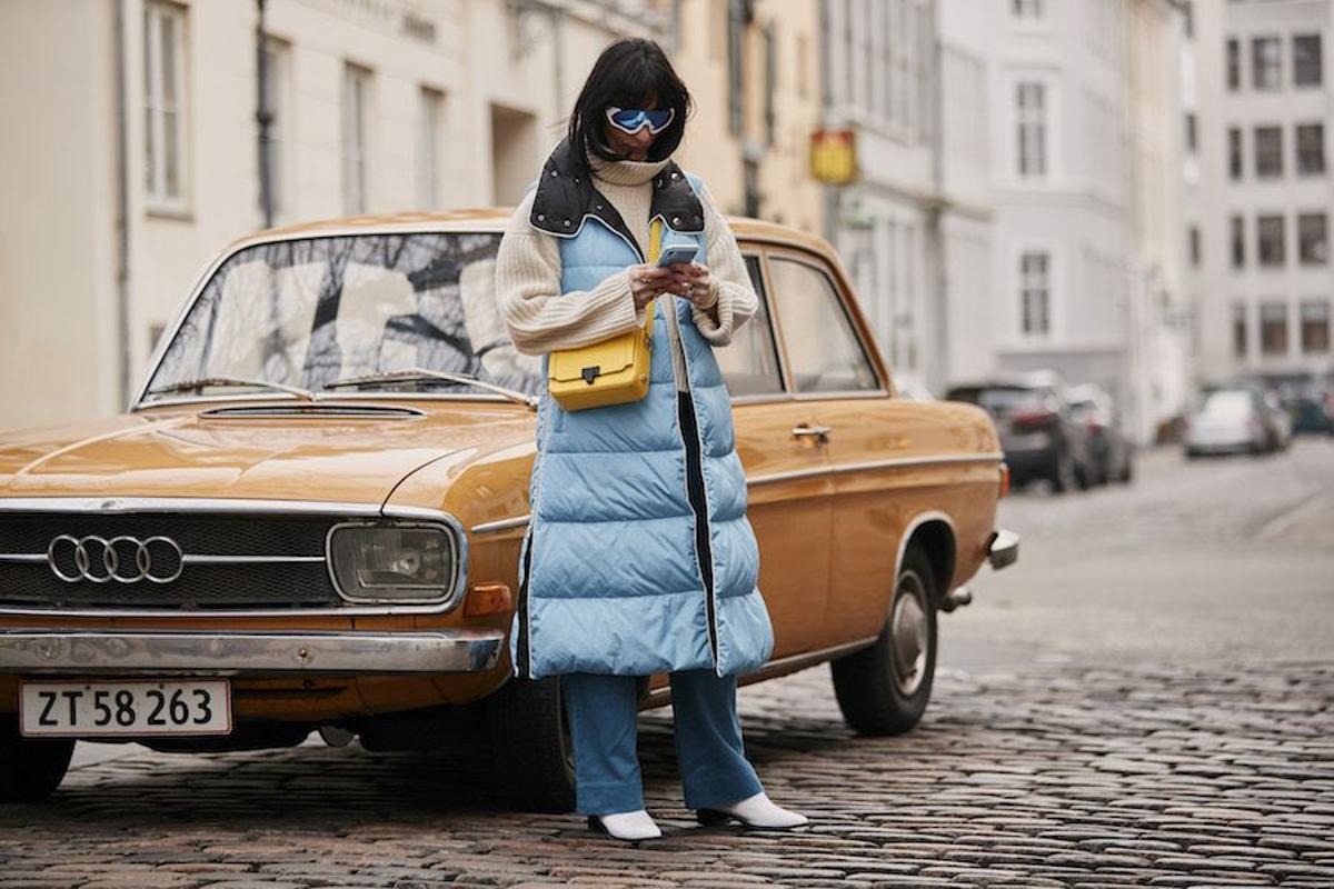 Plumas en el street style de Copenague