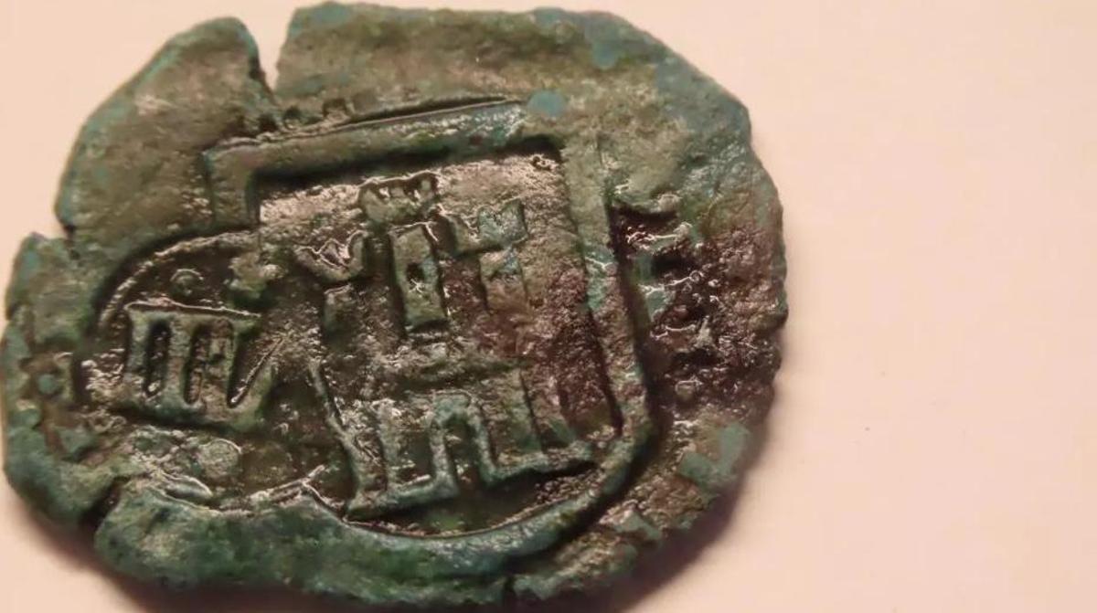 Moneda encontrada en la playa de As Dornas de Ons