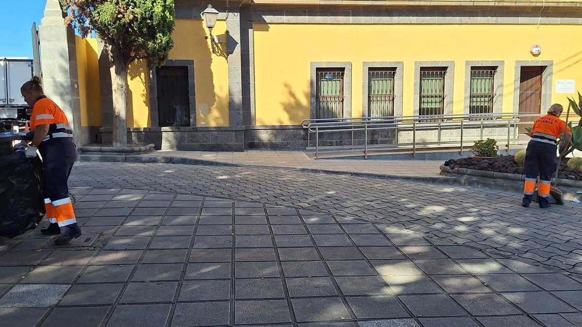 Dispositivo de limpieza durante el Día de Todos los Santos.