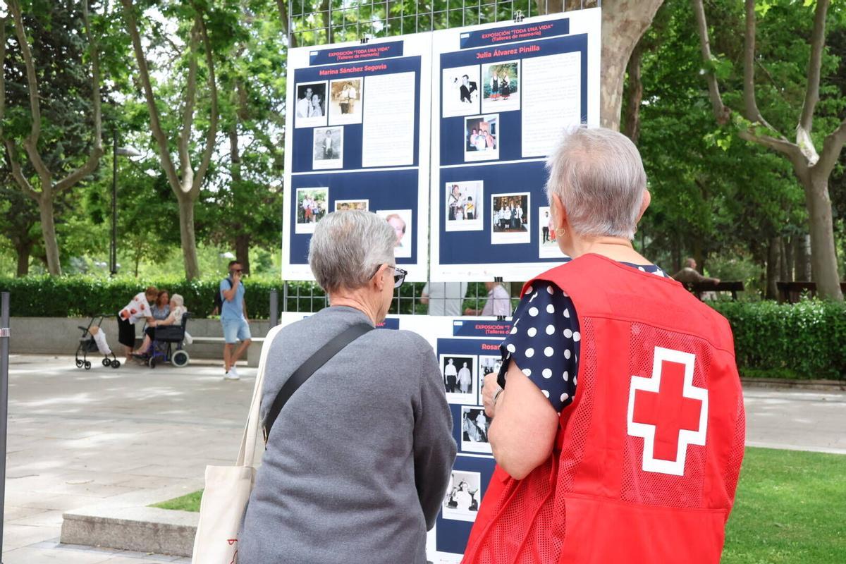 Feria técnica y tecnológica en La Marina, dentro de las actividades de la Semana de las Personas Mayores.