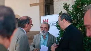 Cáceres habla ya abiertamente del suicidio y solicita una oficina municipal para atender los casos: "Que pedir ayuda sea fácil"