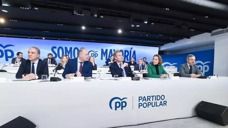 El PP enviará su dirección nacional a las negociaciones con Vox en Extremadura y Aragón