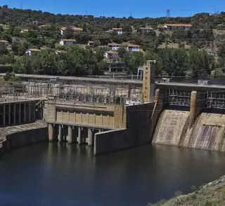 La presa de Villalcampo entra en plazo para pedir que se extinga su explotación