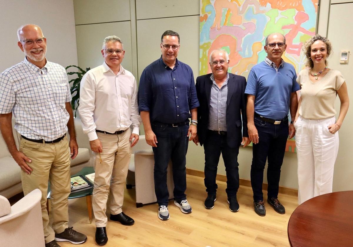 Educación se reúne con la Federación de Empresarios del Transporte de Canarias.