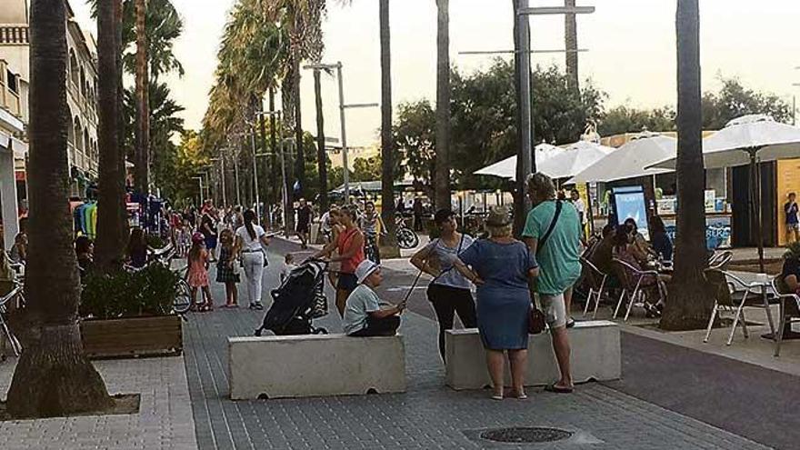 Bolardos en la Colònia de Sant Jordi