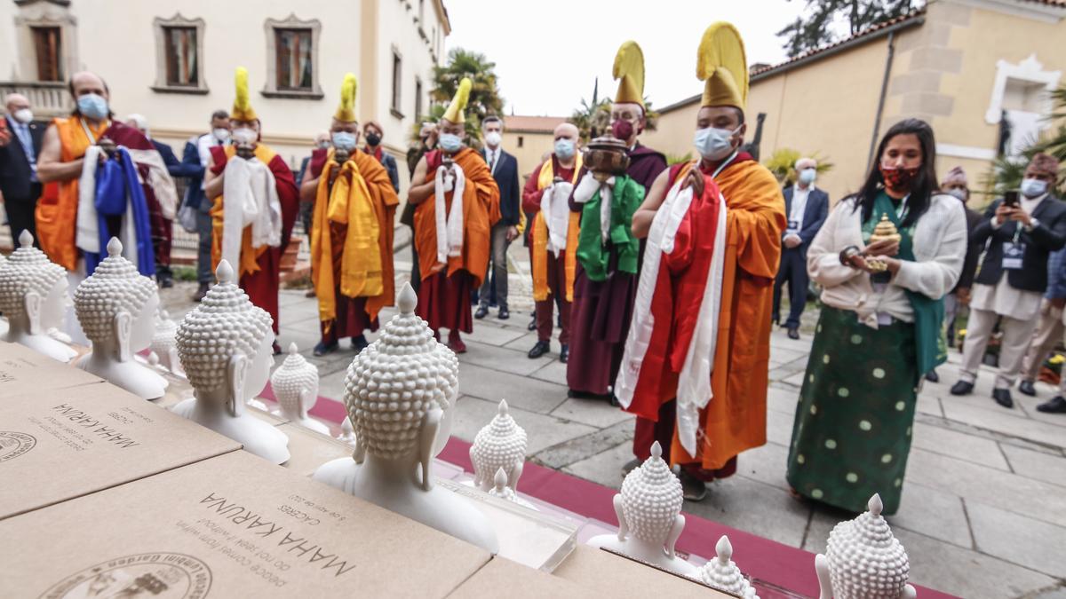 Budistas durante una de sus visitas a Cáceres.
