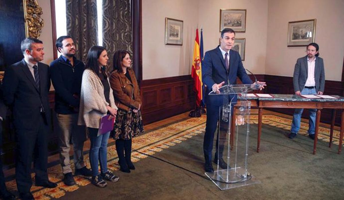 Sánchez pacta con Podemos un Gobierno de coalición