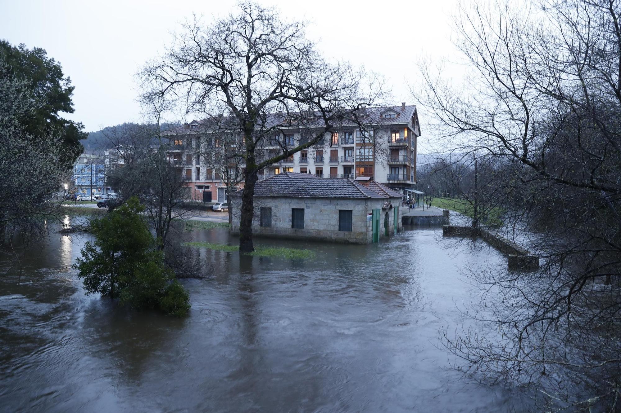 Las fuertes lluvias dejan inundaciones en Gondomar
