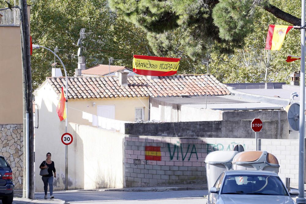 Banderas españolas en Vila-roja (Girona)