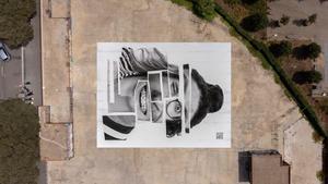 El mural de 300 metros cuadrados que se instaló el pasado sábado en la plaza de les Glòries.
