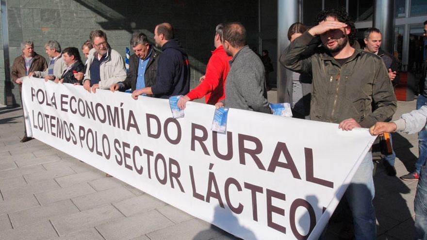 Representantes del sector lácteo vuelven a las movilizaciones.