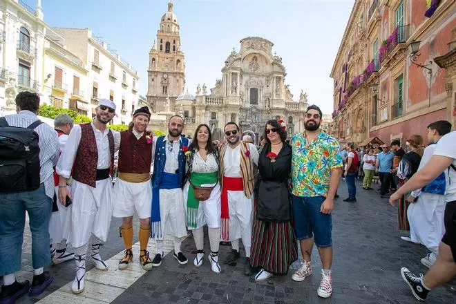 FOTOS | Ambientazo en la calles de Murcia durante el día del Bando