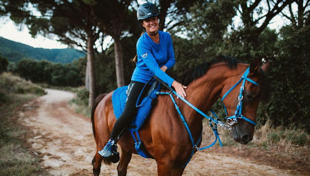 Laura Yanes amb el cavall San Martín HLM.  | EMPORDÀ