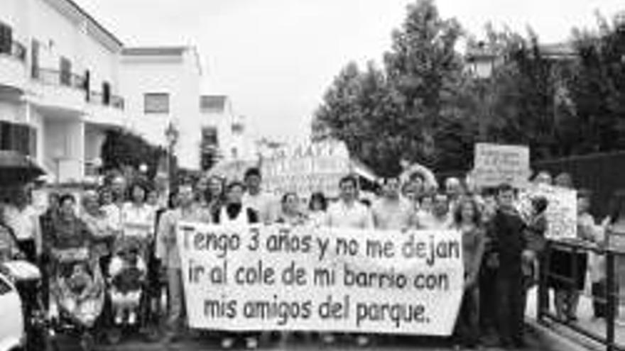 Los padres del barrio de LosPinos se sienten discriminados