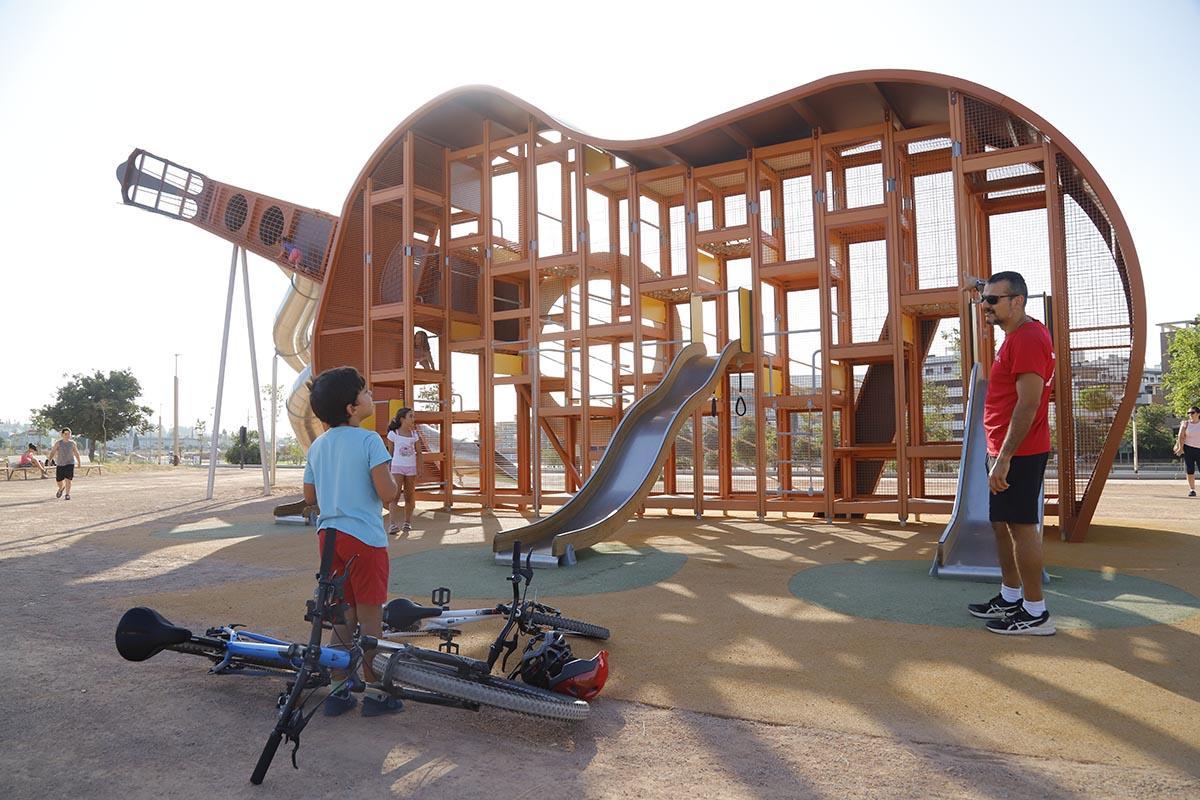 Guitarra gigante ubicada en el parque del Flamenco.