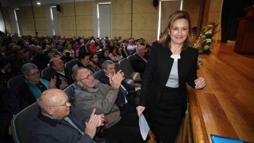 Rocío Fernández se dirige al atril para pronunciar el pregón del Socorro.
