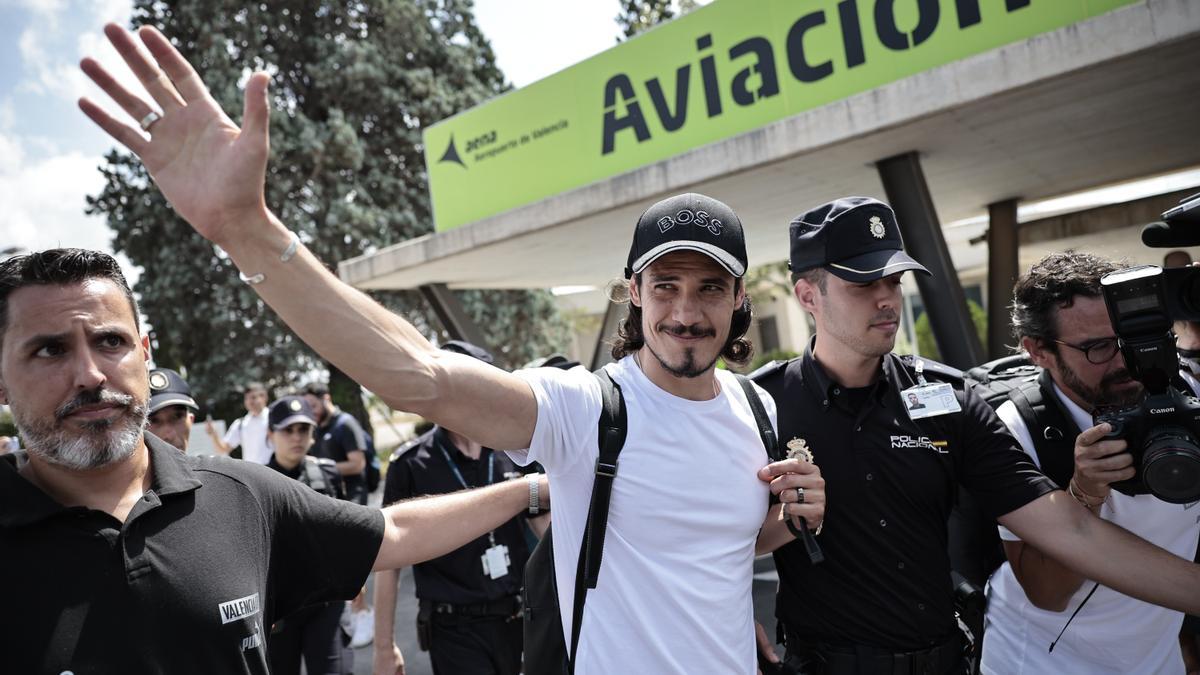 Cavani llega a Valencia: "Me han dado mucha confianza"