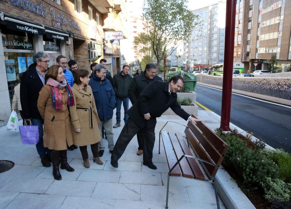 El alcalde de Vigo, Abel Caballero, y parte del gobierno local, inauguraron la humanización.