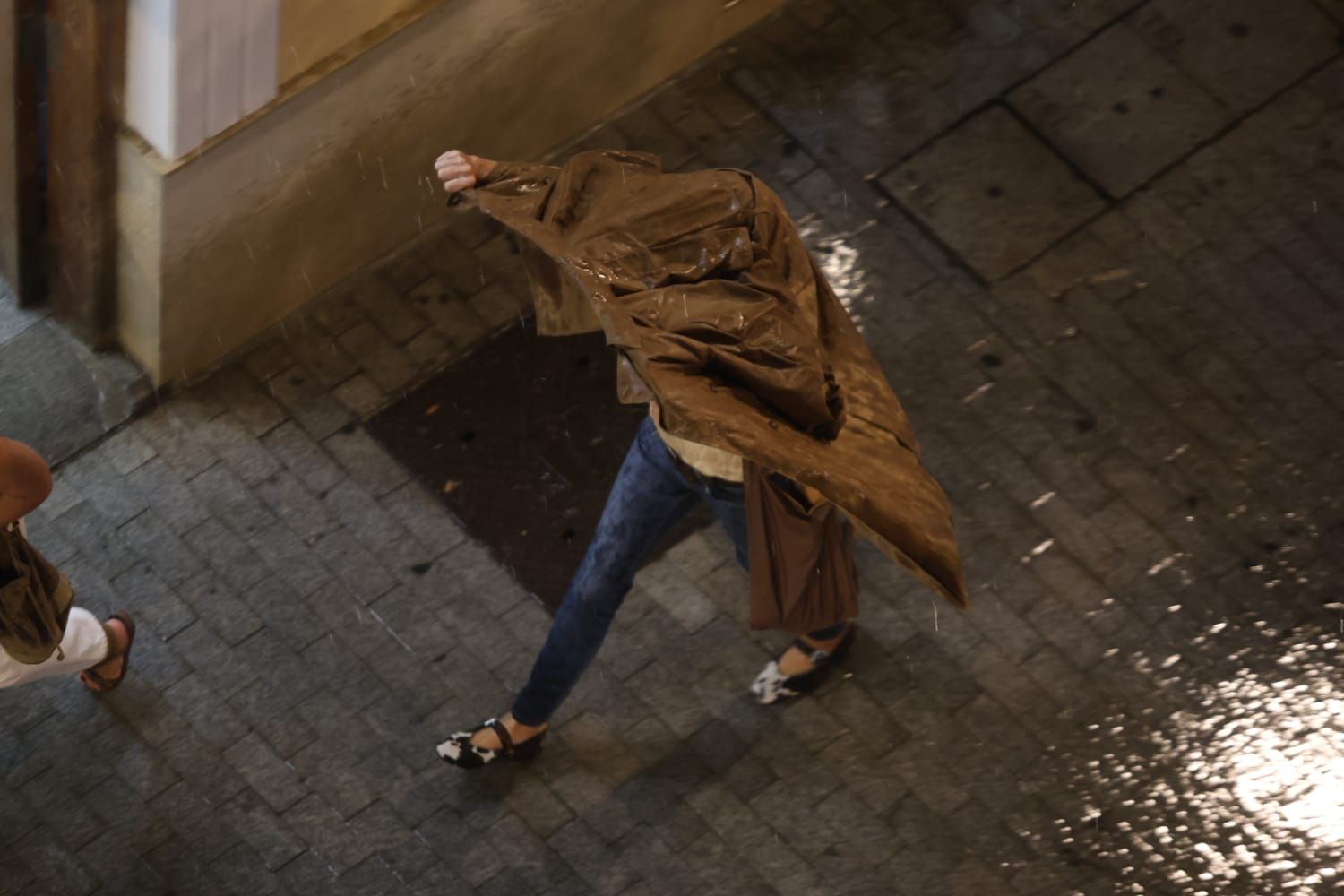 La tormenta descarga con fuerza sobre València