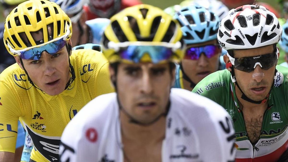 Landa, rodeado de Froome y Aru, una de las sensaciones del Tour