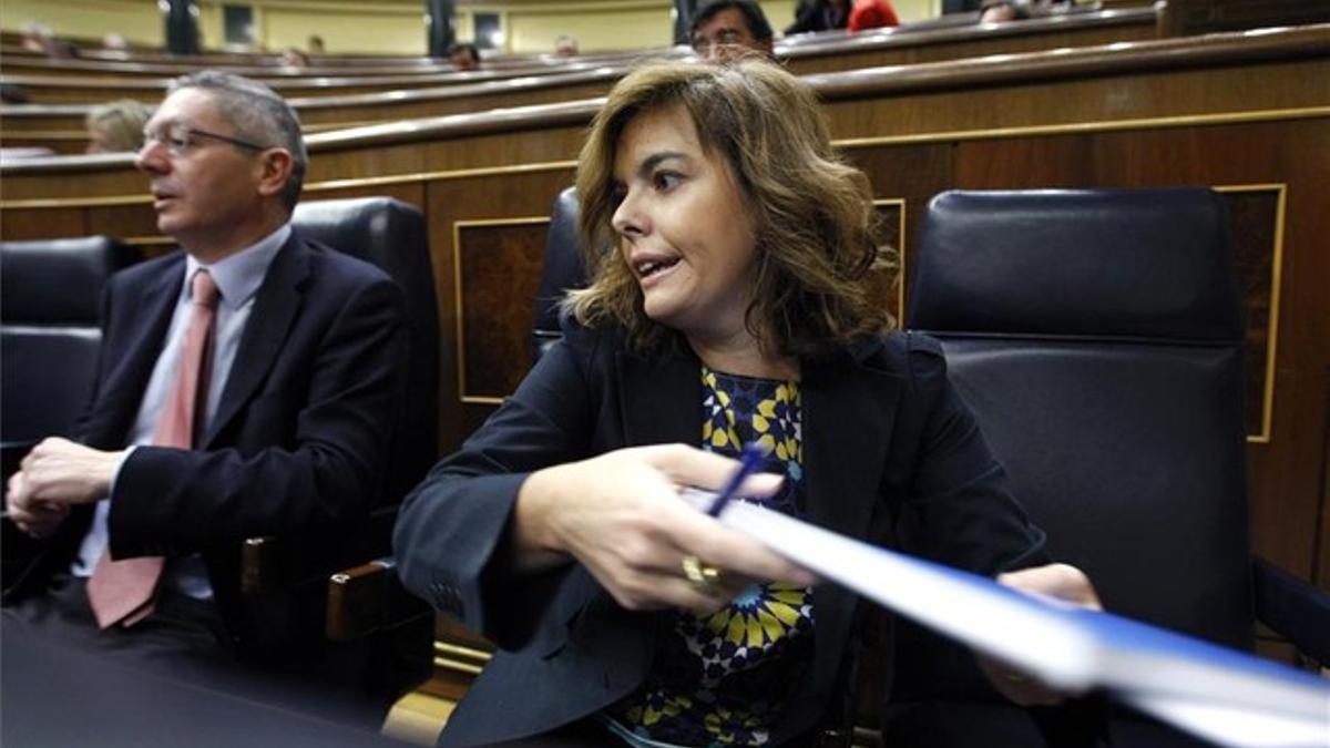 La vicepresidenta Soraya Sáenz de Santamaría junto al ministro Alberto Ruiz-Gallardón