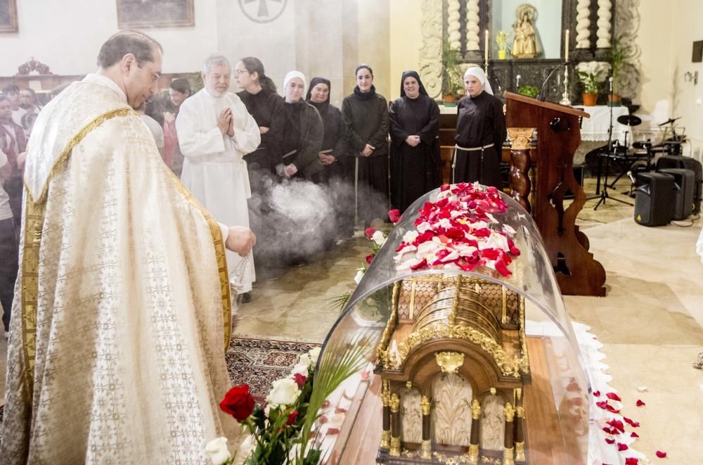 Las reliquias de Santa Teresa del Niño Jesús llegan al monasterio de Santa Faz.