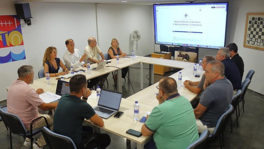 La Generalitat y la Federació de Futbol de la Comunitat Valenciana avanzan juntas en la erradicación de la violencia en el fútbol base