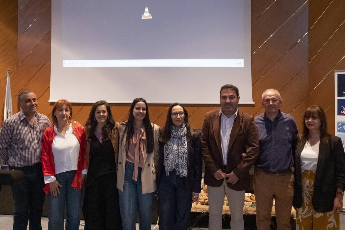 O equipo á fronte da emisión en directo dende o campus ourensán.