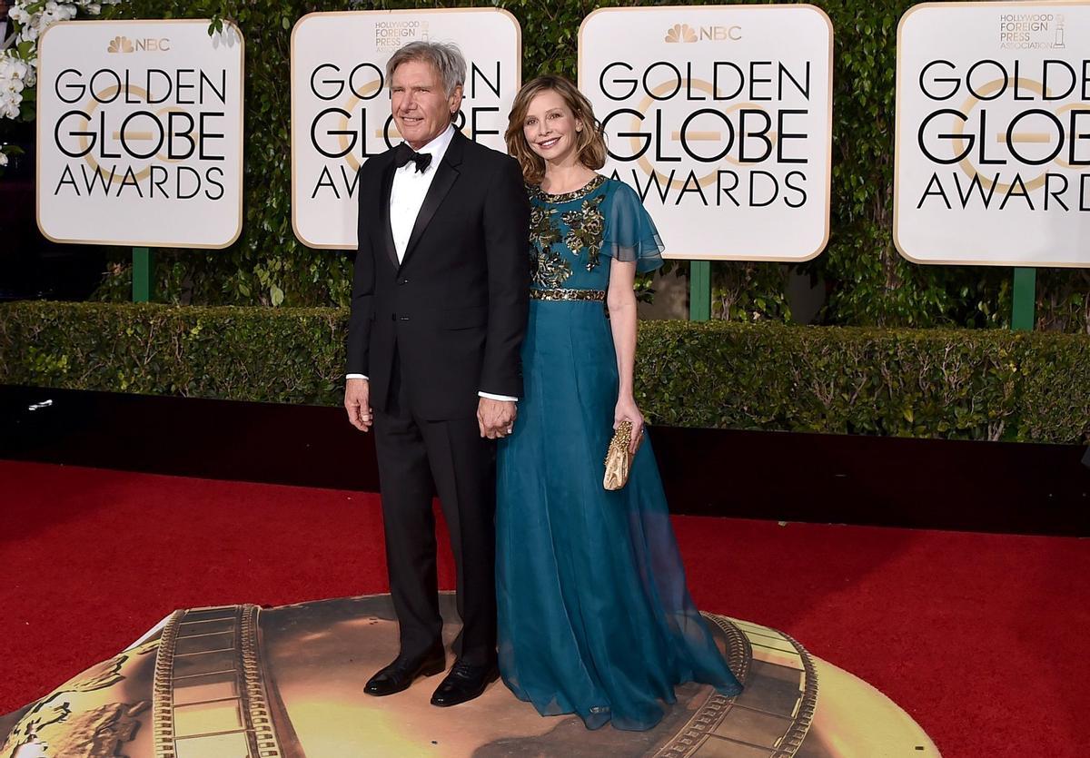 Globos de Oro 2016: Calista Flockhart de Andrew Gn y Harrison Ford