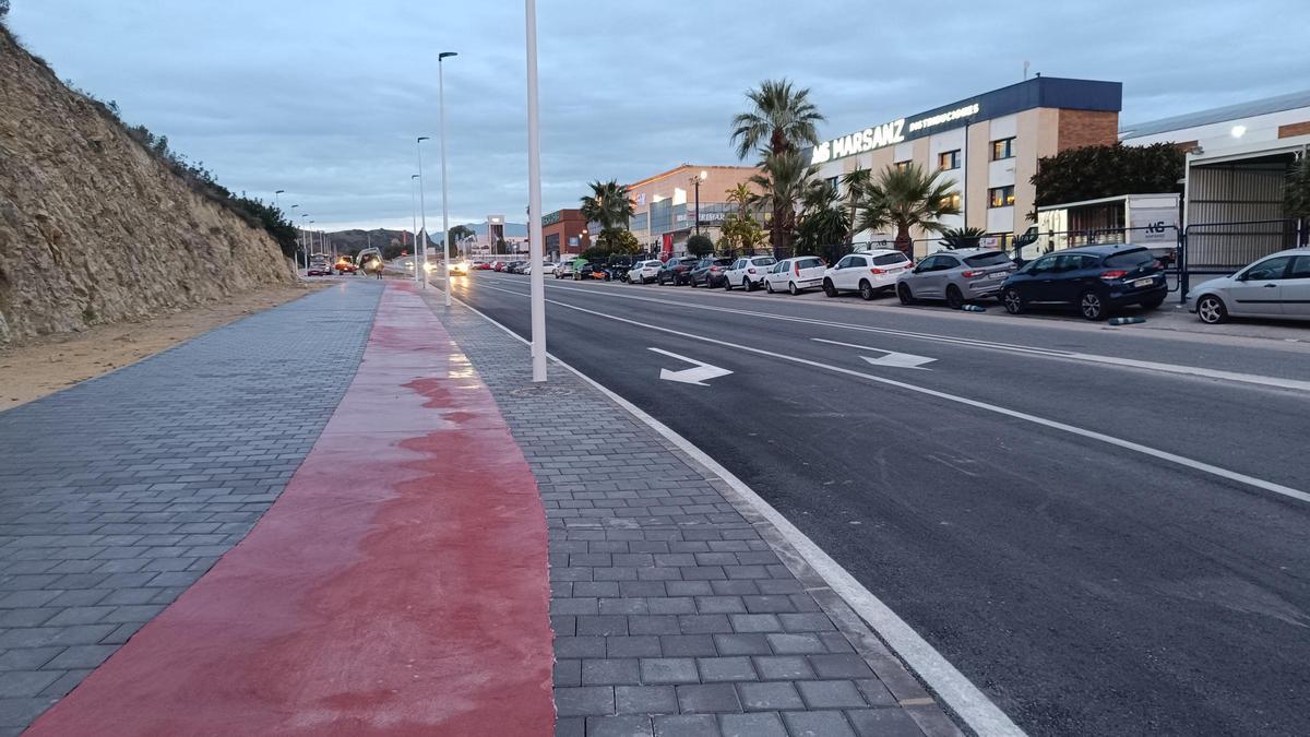 Rotonda de acceso a la Cala.