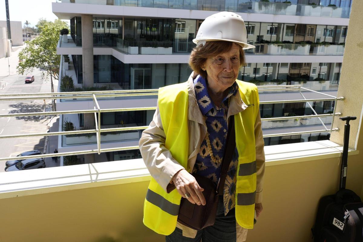 Carme Trilla, presidenta de la fundación Hàbitat3, en visita de obras a La Sibèria