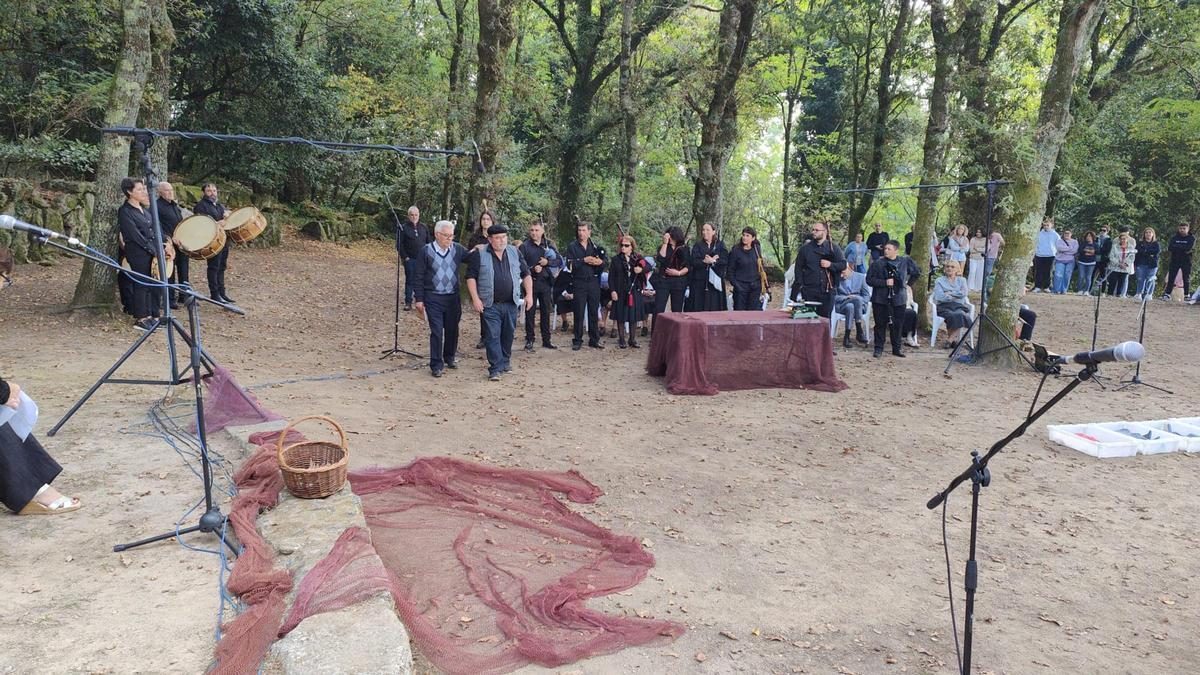 Los usuarios de Afamo convierten San Martiño en un puerto pesquero