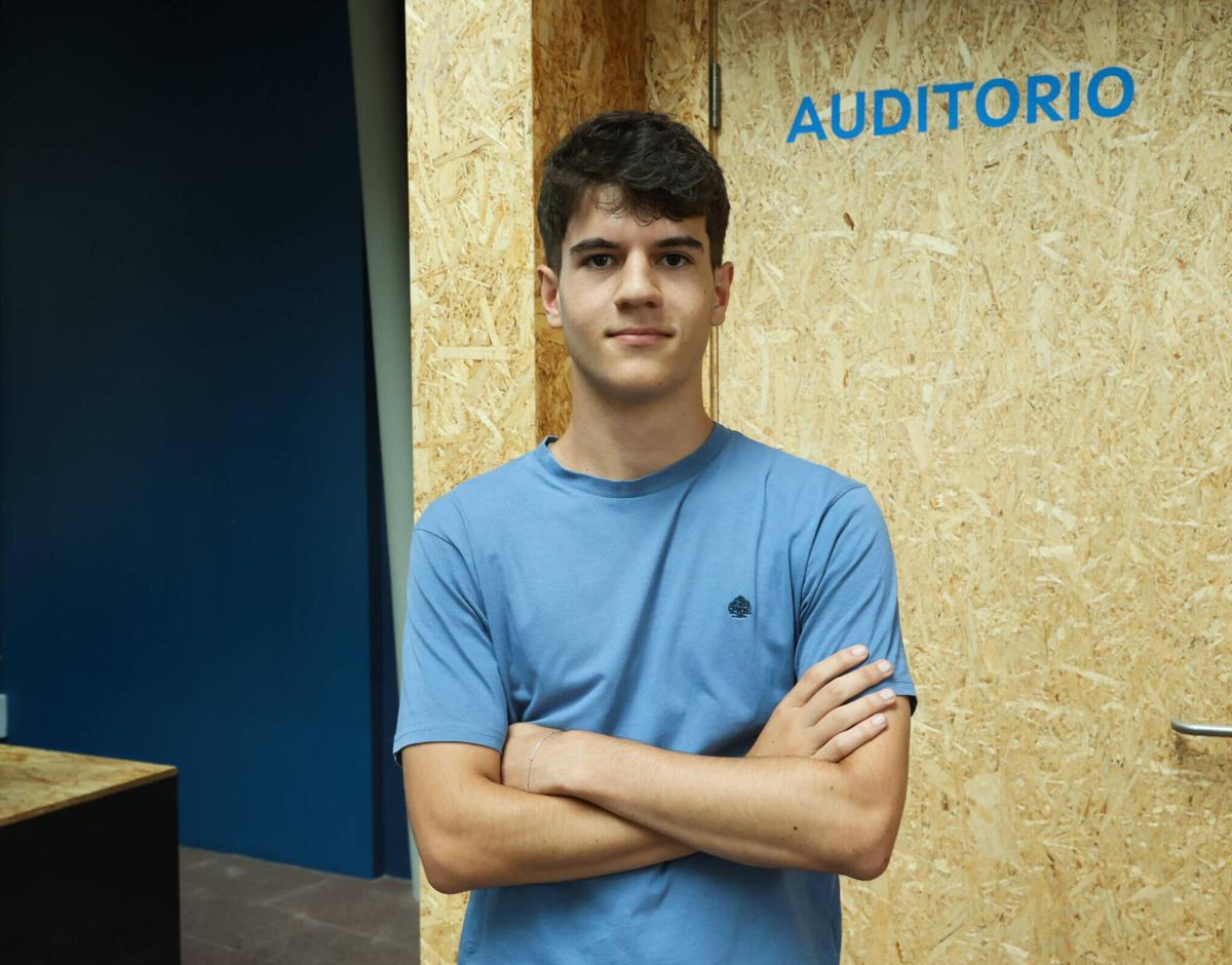 FARO SANTIAGO. ENTREVISTA A ALUMNOS QUE HAN REALIZADO LA PRUEBA DE LA PAU Y HAN PEDIDO LA REVISION PRESENCIAL DE SUS EXAMENES. XOAN ALVAREZ