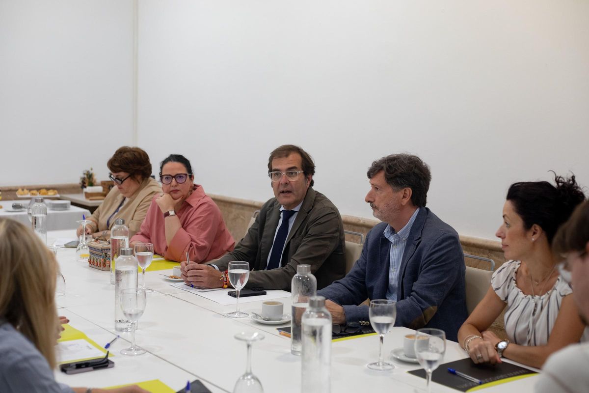 Participantes de la mesa redonda organizada por La Opinión y la Autoridad Portuaria de Cartagena.