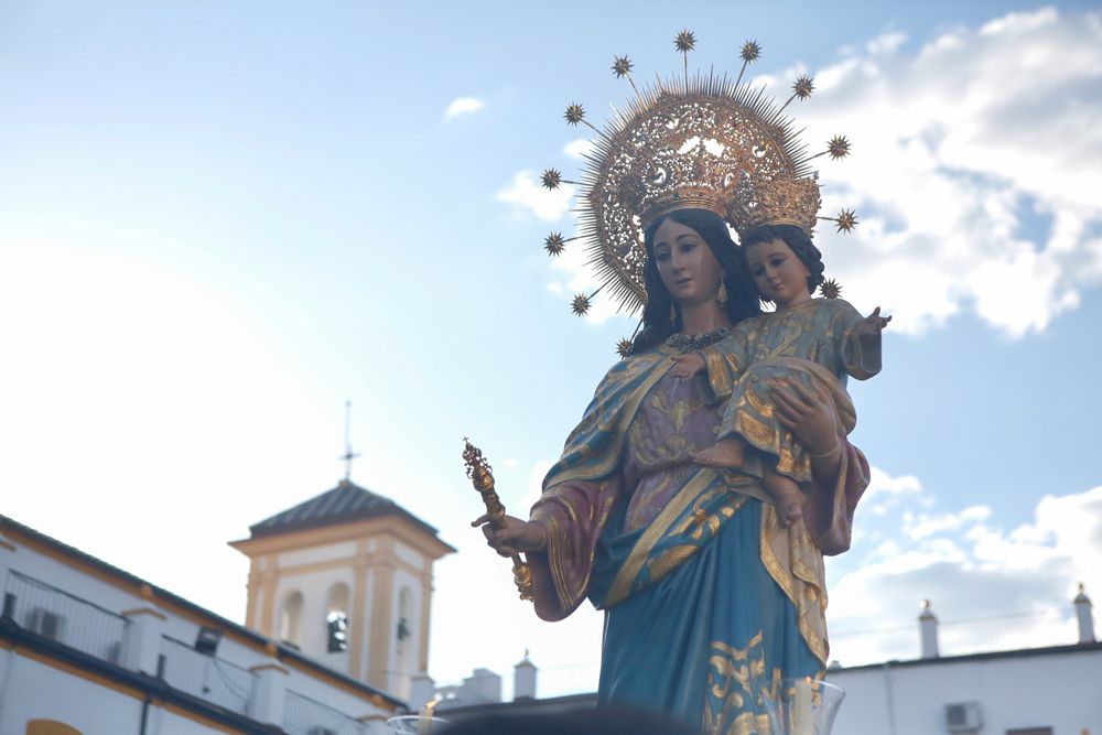 Rendidos a las plantas de María Auxilidora