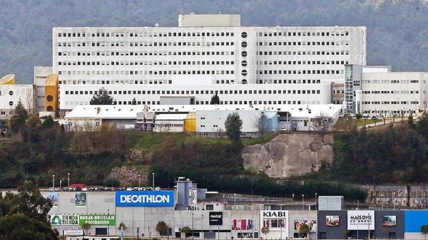 Un joven con un balazo en el abdomen entra por su propio pie en un hospital de Vigo