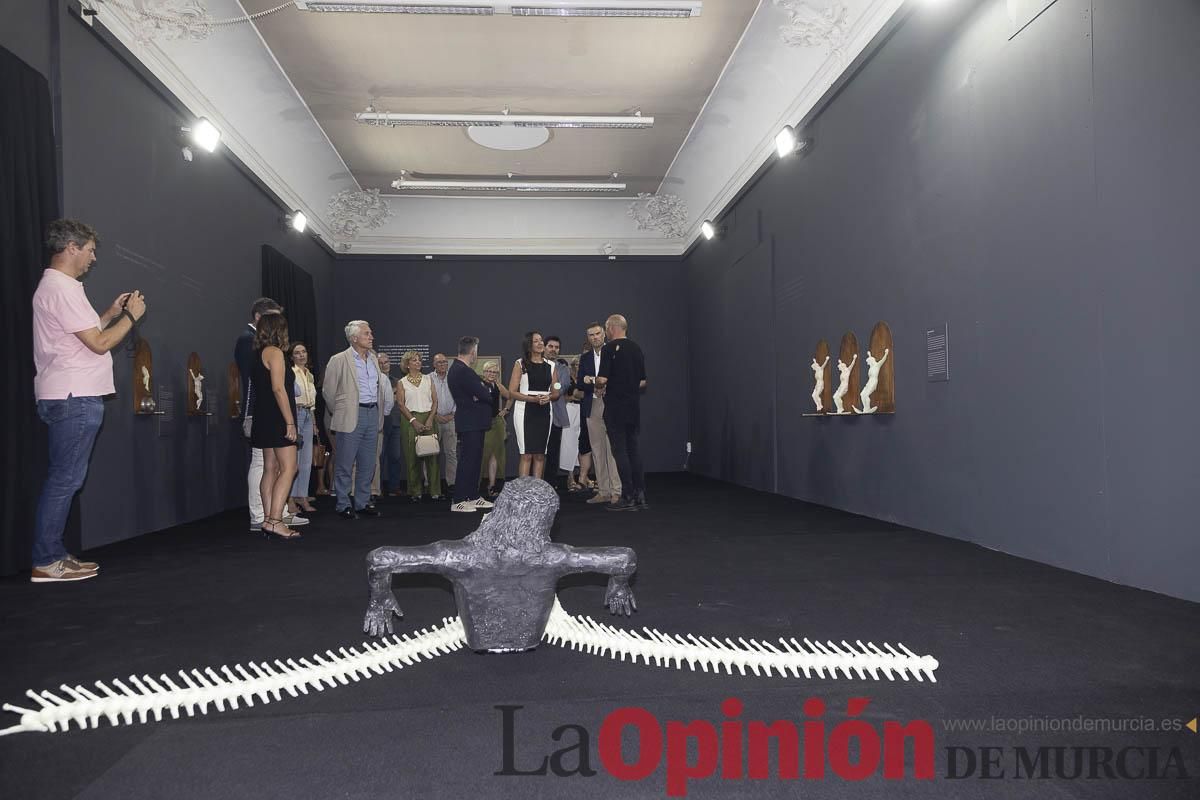 Así es la exposición 'Los Asomados' de Lidó Rico, que llega a Caravaca en su Año Jubilar
