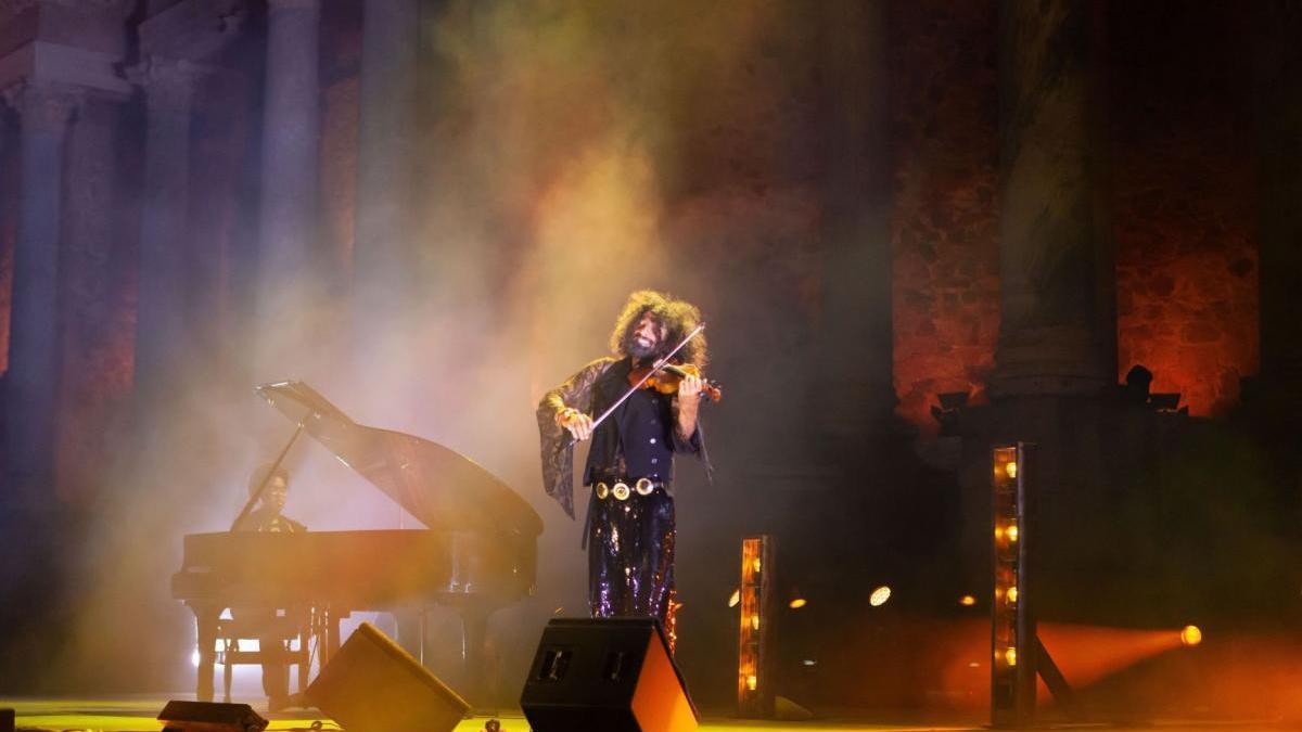 La magia de Ara Malikian en el Teatro Romano de Mérida cierra el Stone &amp; Music Festival