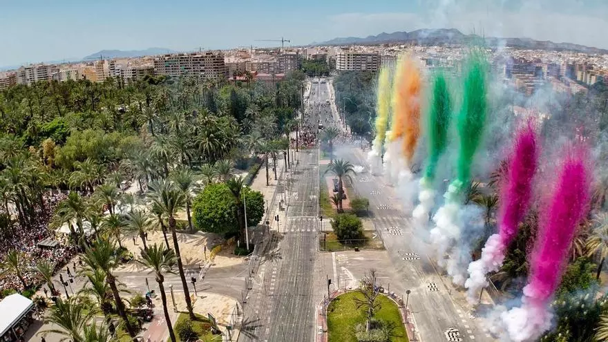 Así ha sido la mascletà de la pirotecnia La Alpujarreña en Elche