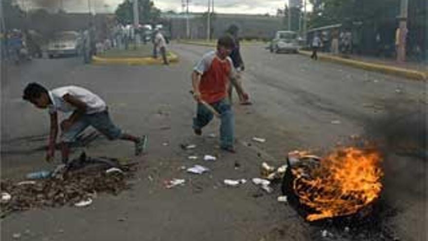 Cientos de comerciantes atacan una sede de Unión Fenosa en Nicaragua