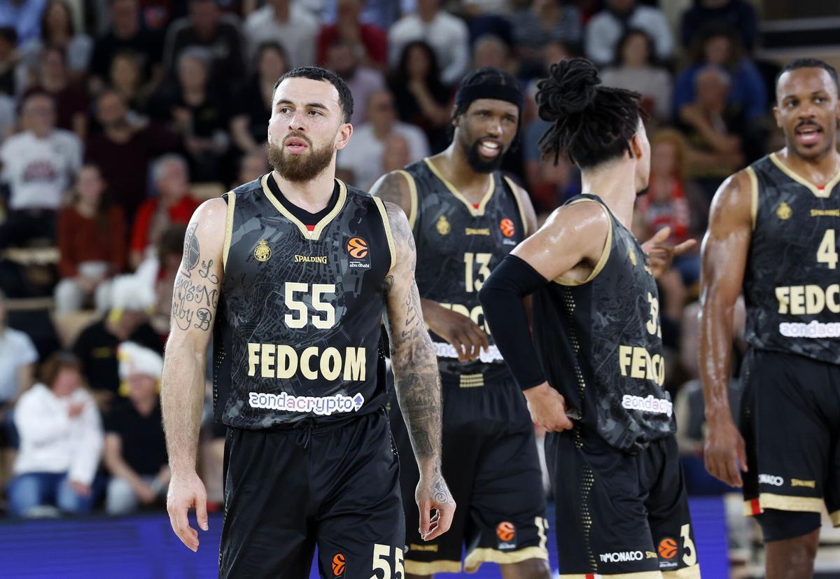 Mike James, en primer término, el líder del AS Monaco.