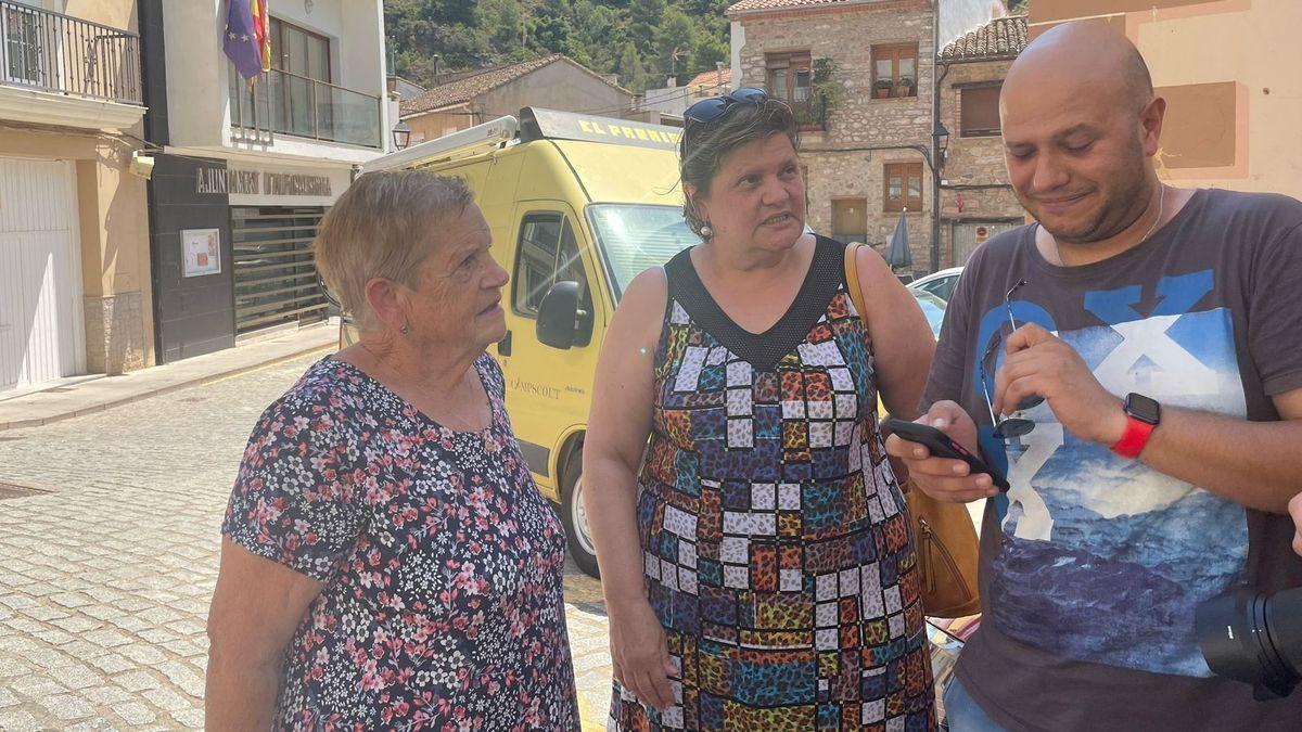 Vecinos de Alfondeguilla sorprendidos por la aparición de un cadáver en su municipio. Levante-EMV