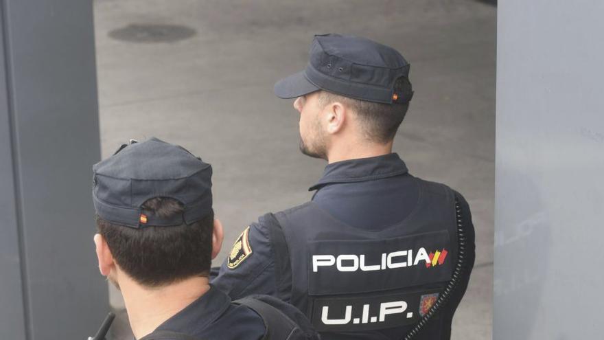 Cuando el narco se descuida: la Policía de A Coruña descubre alijos de droga por valor de decenas de miles de euros por torpezas de los delincuentes