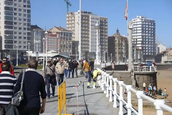 En marcha los trabajos de reposición y pintura en el Muro de San Lorenzo (en imágenes)