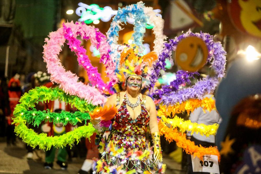 El Carnaval llena Benidorm de disfraces