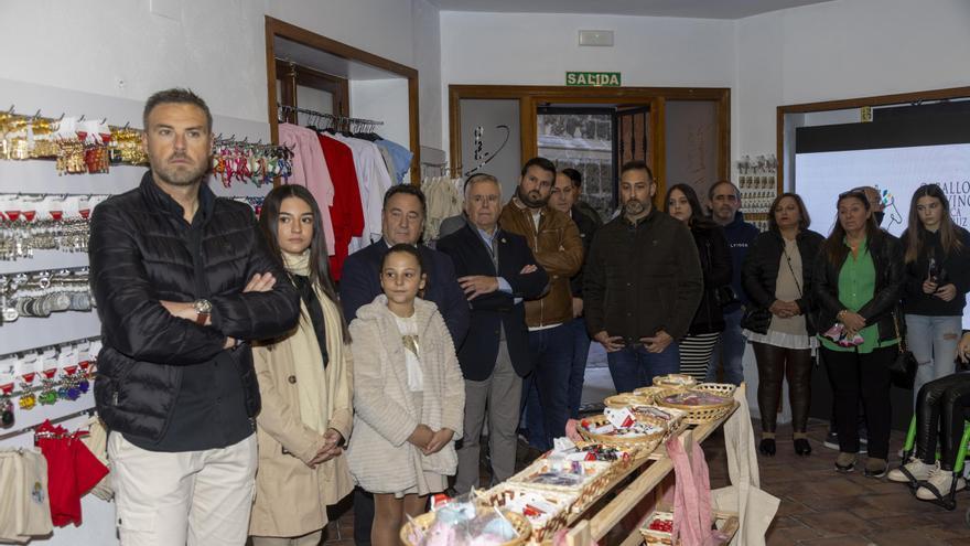 El Bando de los Caballos del Vino abre una tienda de recuerdos, situada en la plaza Nueva