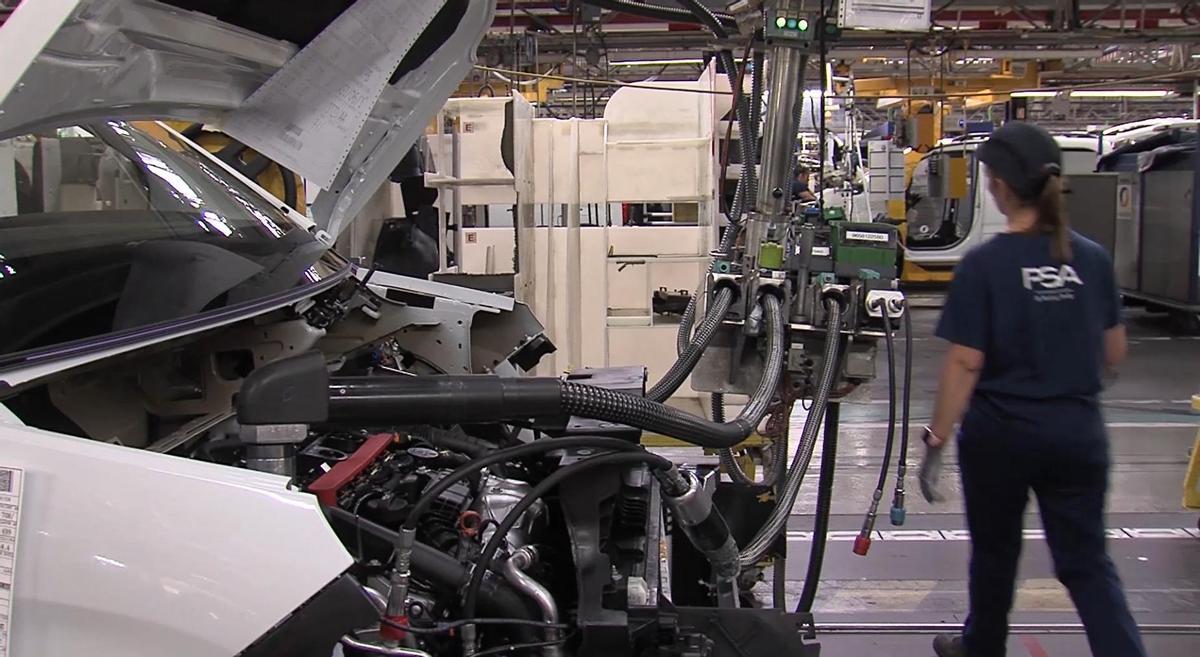 Instalación de un motor en una furgoneta K9 de Stellantis Vigo